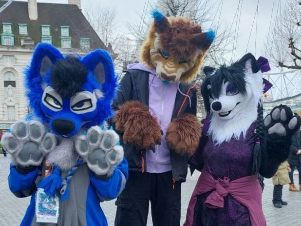 A few fursuiters roaming around Jubilee Gardens at a ThamesFurs meet!